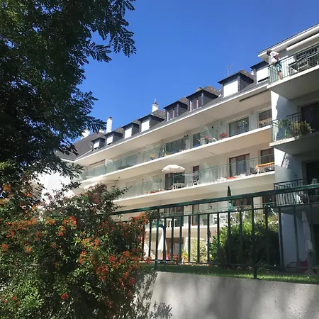 Dans Les Pins A 2 Pas De La 勒宝利古恩